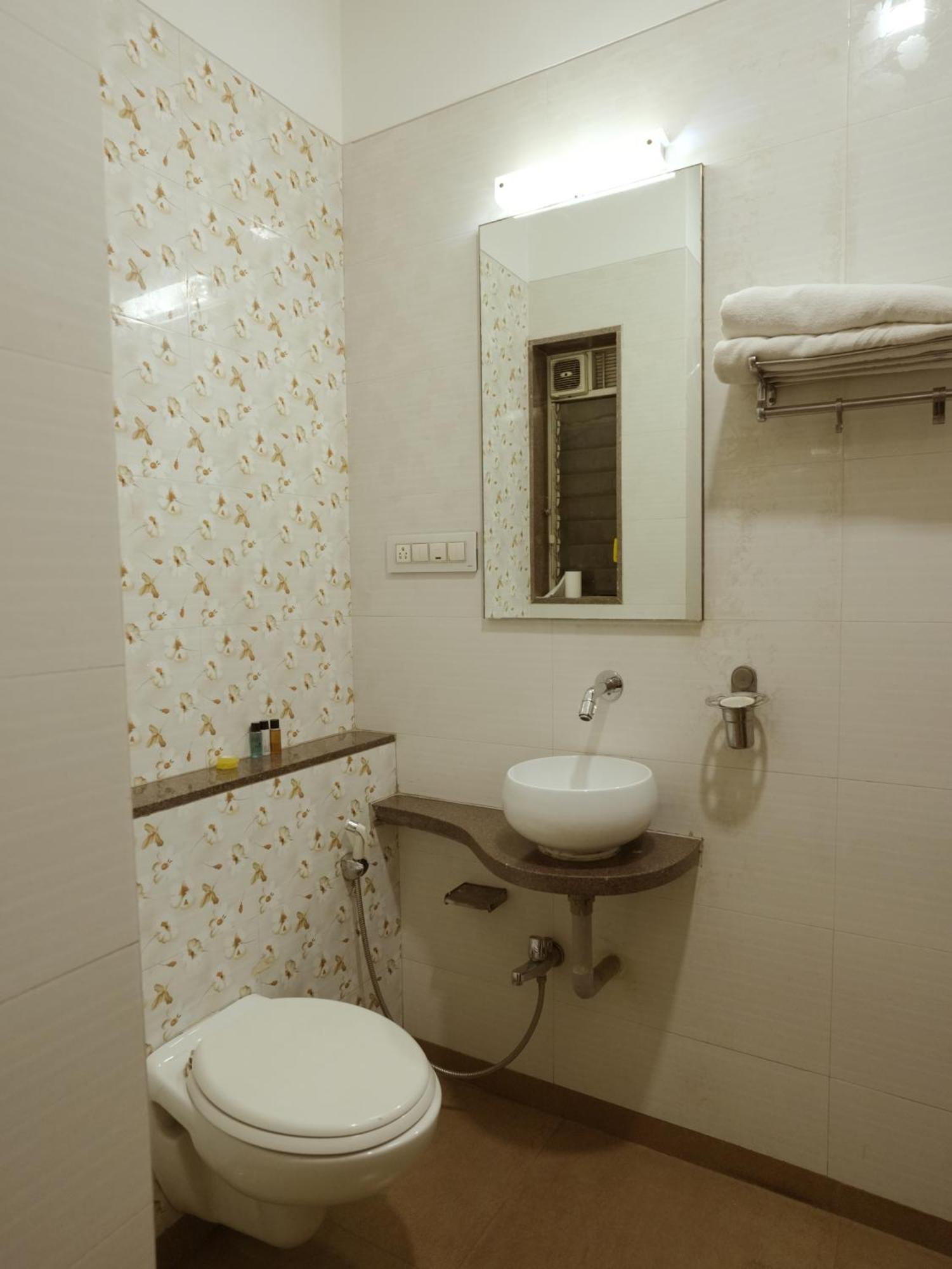 Hotel Kushala Executive Inn Thane Eksteriør bilde